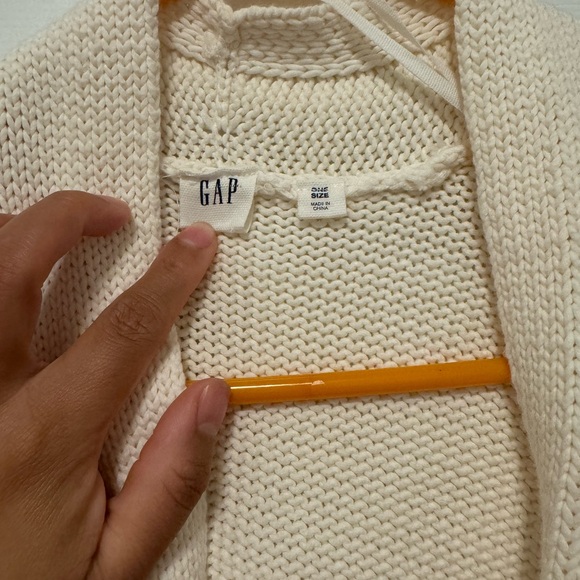 GAP Fringe Poncho/Shawl - Picture 3 of 4